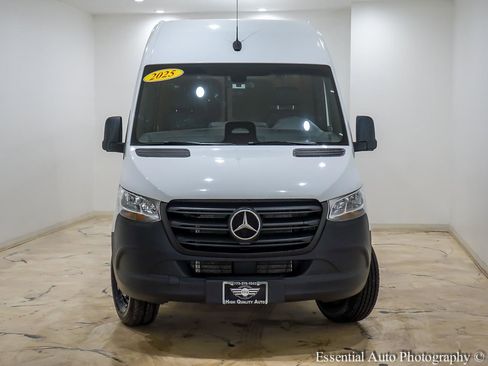 Used 2025 Mercedes-Benz Sprinter 2500 image 4
