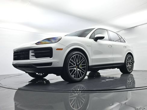 Certified 2026 Porsche Cayenne E-Hybrid AWD/4WD image 41