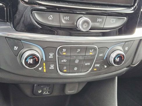 Used 2023 Chevrolet Traverse Premier image 27