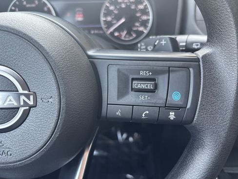 Used 2024 Nissan Rogue SV AWD/4WD image 13