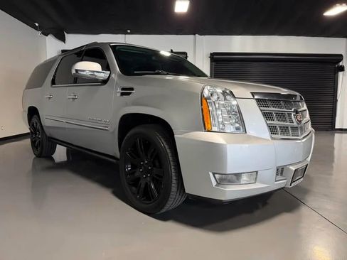Used 2013 Cadillac Escalade ESV Platinum AWD/4WD image 3
