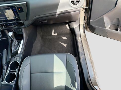 Used 2018 Toyota Corolla XLE image 17