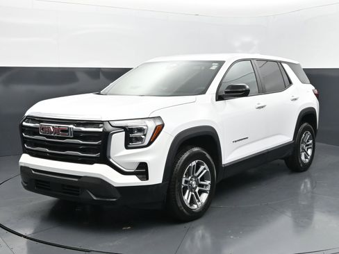 Used 2025 GMC Terrain Elevation AWD/4WD image 1