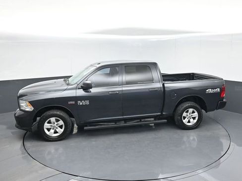 Used 2018 RAM 1500 Express AWD/4WD image 39