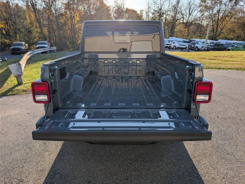 New 2025 Jeep Gladiator Sport image 9
