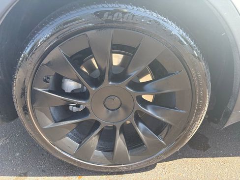 Used 2024 Tesla Model Y Long Range AWD/4WD image 4