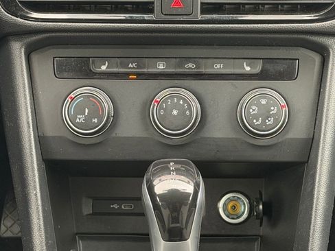 Used 2022 Volkswagen Taos SE w/ IQ.Drive SE Package image 17