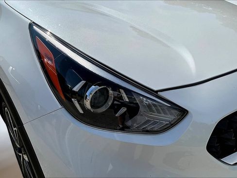 Used 2020 Kia Niro Touring FWD image 31
