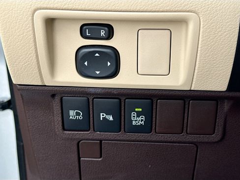 Used 2016 Lexus ES 350 w/ Premium Package w/Wood Trim image 34