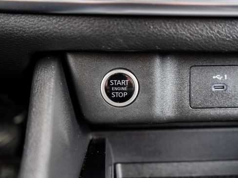 Used 2023 Nissan Rogue S image 25