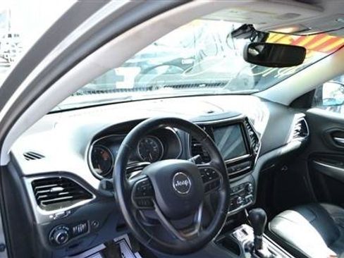 Used 2019 Jeep Cherokee Limited FWD image 17
