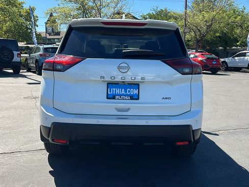 Used 2025 Nissan Rogue SV w/ SV Premium Package AWD/4WD image 6