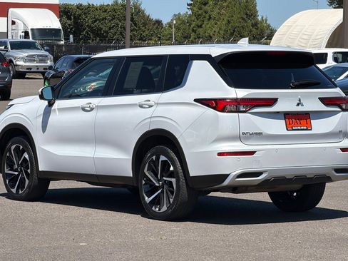 Used 2024 Mitsubishi Outlander SE AWD/4WD image 8