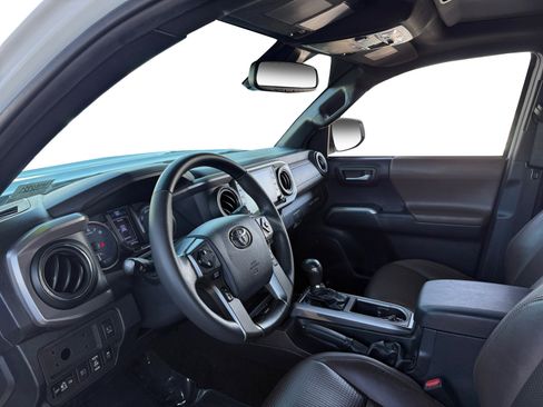 Used 2020 Toyota Tacoma Limited AWD/4WD image 9