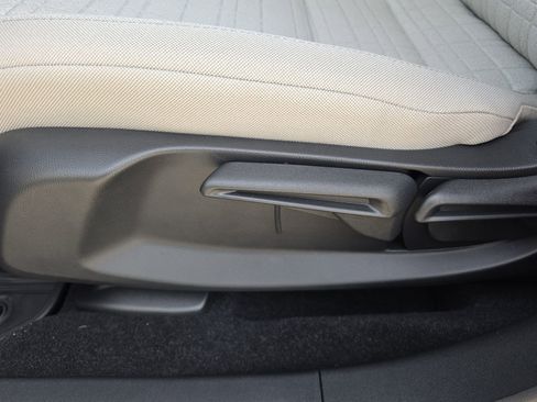 New 2026 Honda HR-V LX image 9