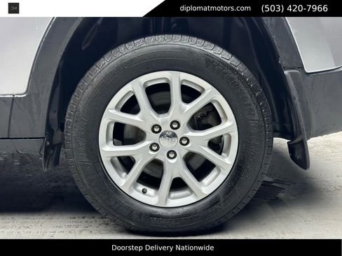 Used 2018 Jeep Cherokee Sport w/ Cold Weather Group AWD/4WD image 41