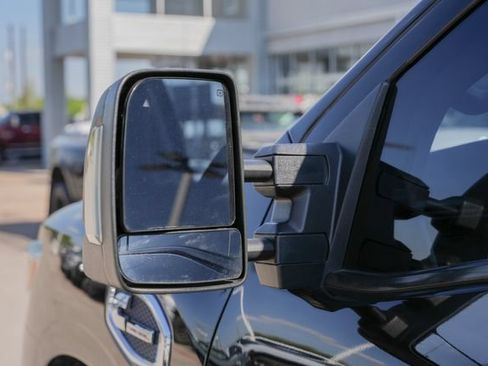 Used 2017 Nissan Titan S RWD image 16