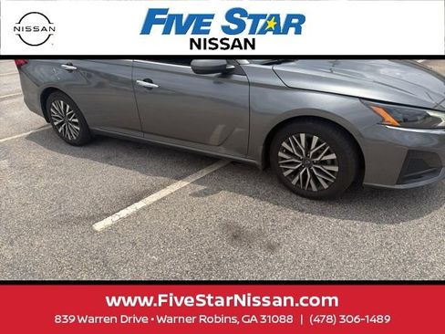 Used 2023 Nissan Altima 2.5 SV FWD image 8