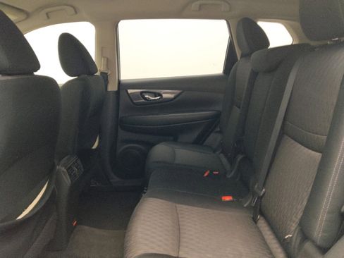 Used 2020 Nissan Rogue SV FWD image 18