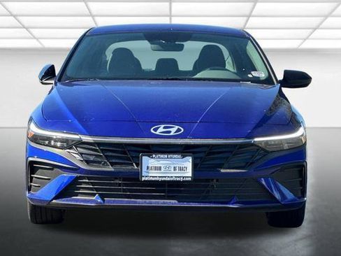 New 2025 Hyundai Elantra SEL image 6