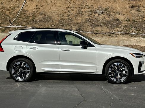 New 2026 Volvo XC60 T8 Plus w/ Climate Package AWD/4WD image 3