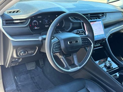 Used 2023 Jeep Grand Cherokee Limited w/ Black Appearance Package image 10