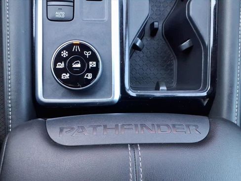 Certified 2024 Nissan Pathfinder SL w/ Black Appearance Package image 22