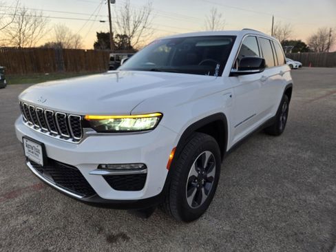 Used 2022 Jeep Grand Cherokee Limited 4xe w/ Luxury Tech Group II image 2