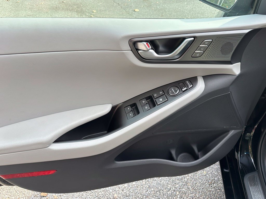 Used 2020 Hyundai Ioniq Limited FWD image 12