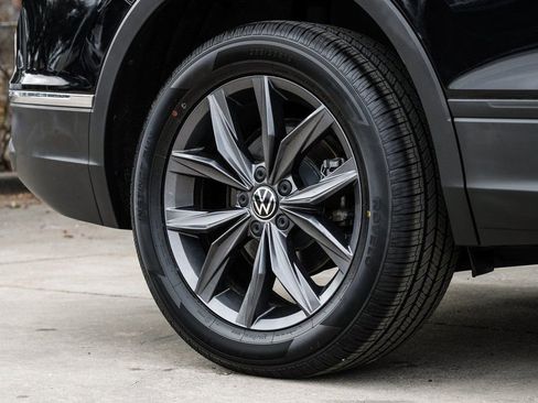 Used 2022 Volkswagen Tiguan SE image 71