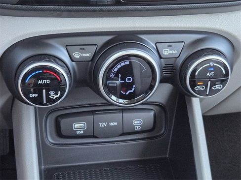 Certified 2025 Hyundai Venue SEL image 23