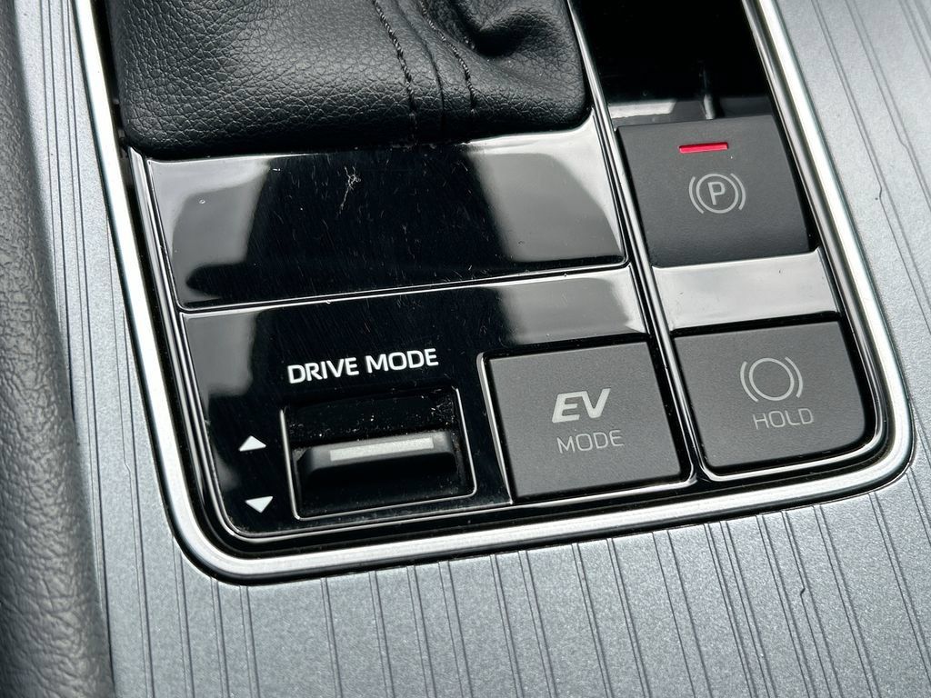 Used 2024 Toyota Sienna XSE FWD image 22