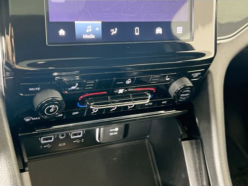 Used 2023 Jeep Grand Cherokee Altitude image 15