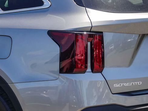 Certified 2025 Kia Sorento EX AWD/4WD image 7