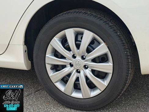 Used 2013 Toyota Corolla LE FWD image 19