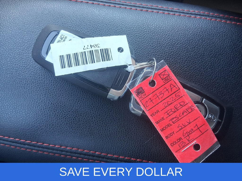 Used 2025 Ford Escape ST-Line w/ Tech Pack #1 FWD image 15