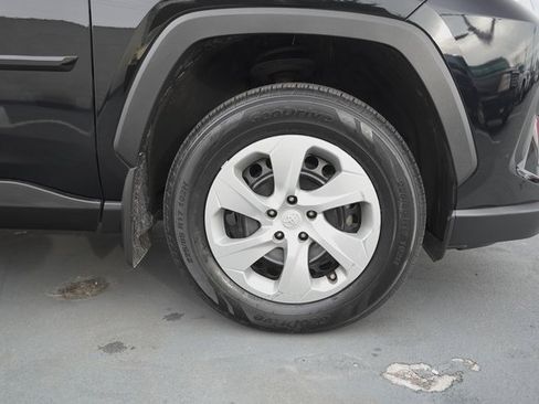 Certified 2021 Toyota RAV4 LE image 32