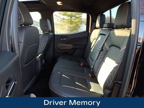 Used 2023 GMC Canyon Denali image 14