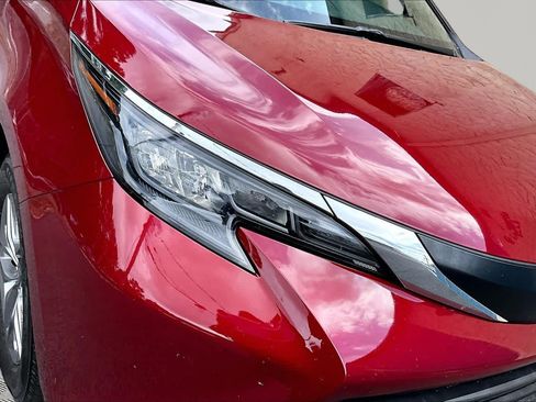 Used 2024 Toyota Sienna XLE FWD image 28