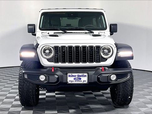 Used 2025 Jeep Wrangler Unlimited Rubicon AWD/4WD image 3