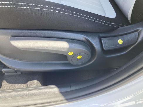 Used 2025 Hyundai Venue SEL FWD image 20