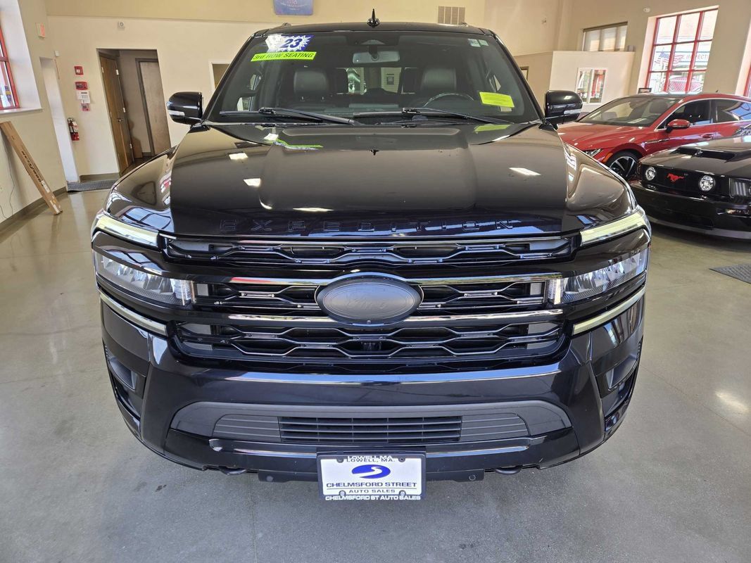 Used 2023 Ford Expedition Max Limited AWD/4WD image 2