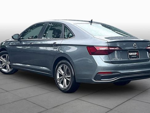 Used 2022 Volkswagen Jetta SE w/ Panoramic Sunroof Package FWD image 12