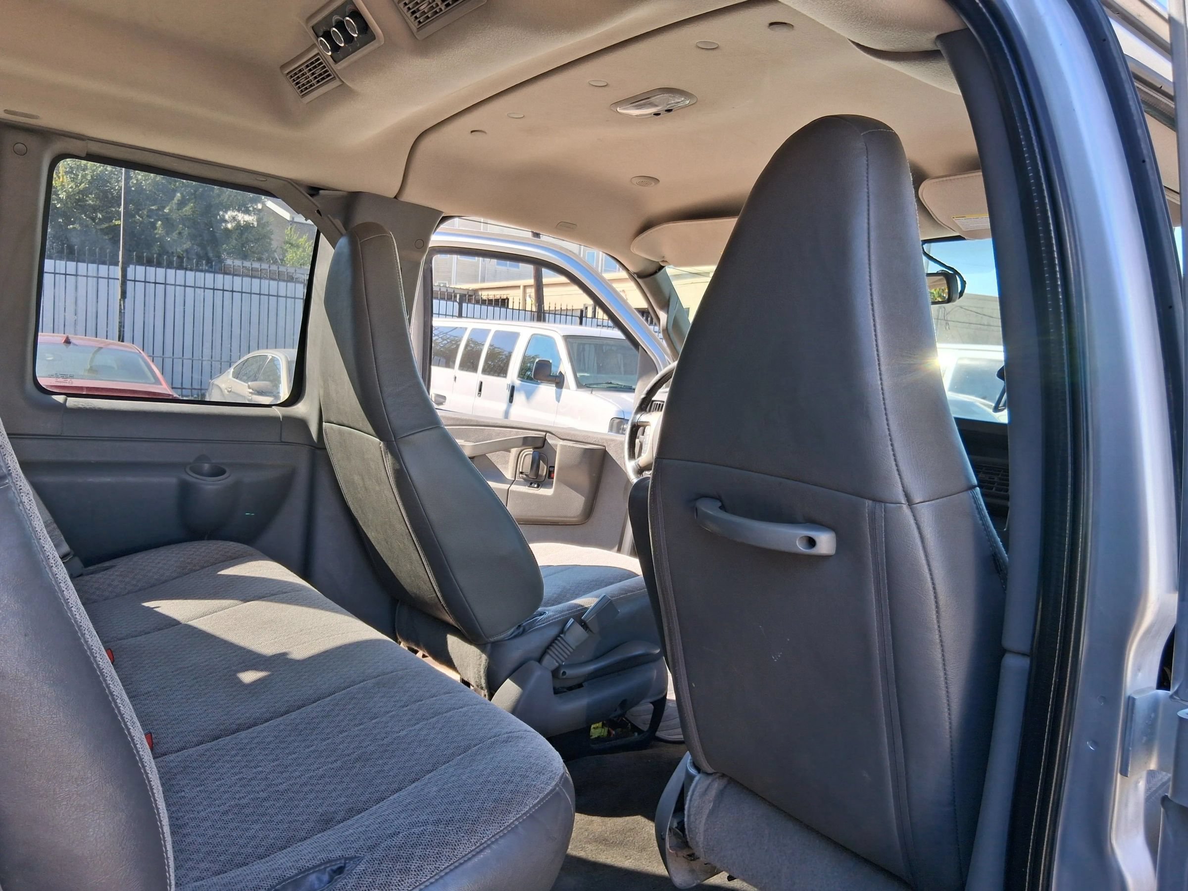 Used 2017 Chevrolet Express 2500 LS RWD image 31