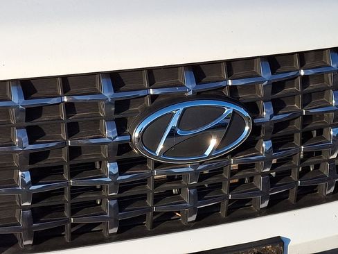 Used 2023 Hyundai Venue SEL FWD image 7