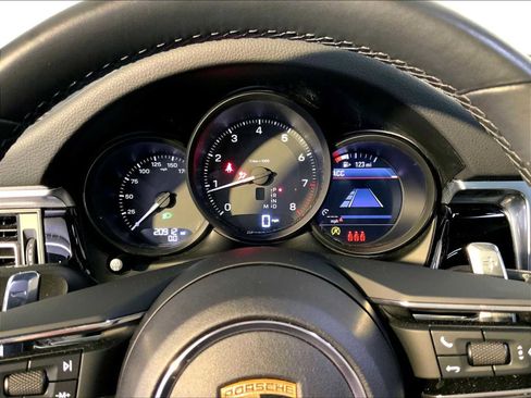 Certified 2024 Porsche Macan image 29