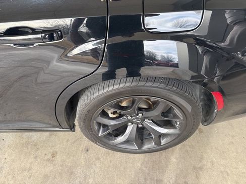 Used 2022 Chrysler 300 Touring w/ Sport Appearance Package image 3