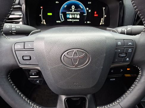 Used 2025 Toyota Camry SE image 20