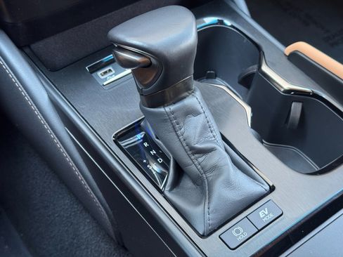 Used 2025 Lexus ES 300h F Sport FWD image 33