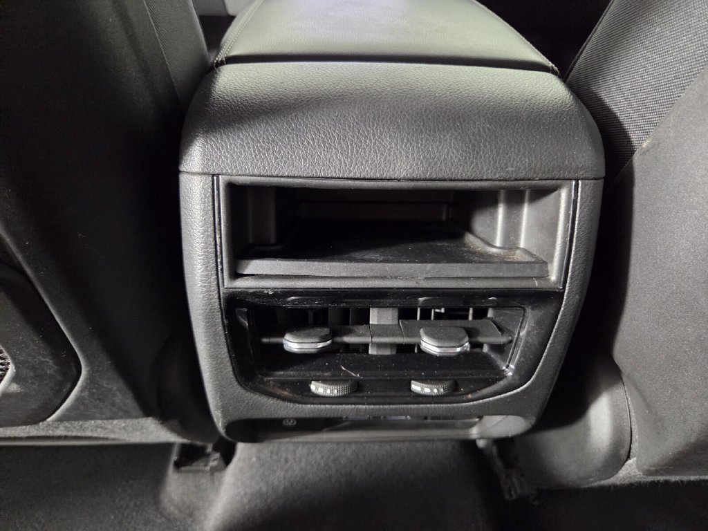 Used 2023 Jeep Grand Cherokee Limited w/ Black Appearance Package AWD/4WD image 23